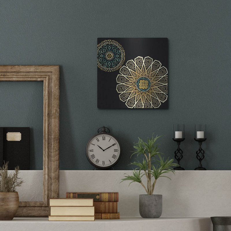«Midnight Rosette 2» par Chariklia Zarris, art mural en métal, H 12 po x l 12 po