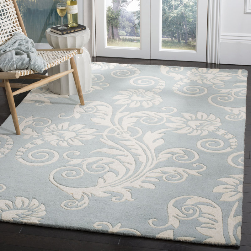 Tapis bleu / ivoire touffeté à la main à motif floral Llenifer, Rectangle 7 pi 6 po x 9 pi 6 po