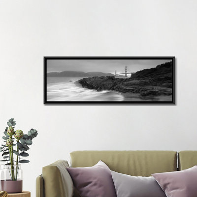 «Waves Breaking on Rocks, Golden Gate Bridge, Baker Beach, San Francisco, California, USA», reproduction de photo sur toile