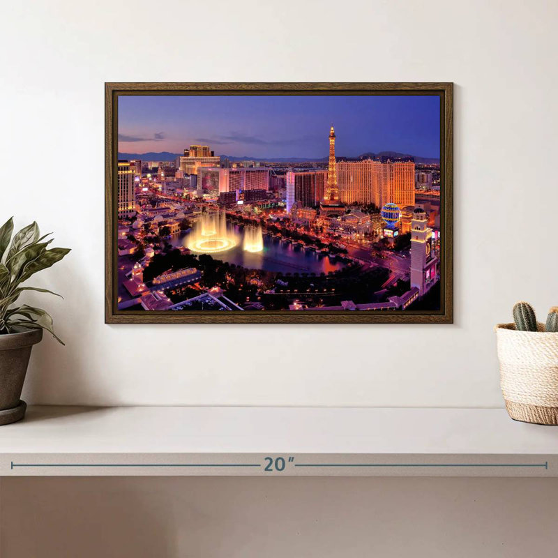 Las Vegas Night Glow, 13 po x 9 po, Cadre flottant en noyer
