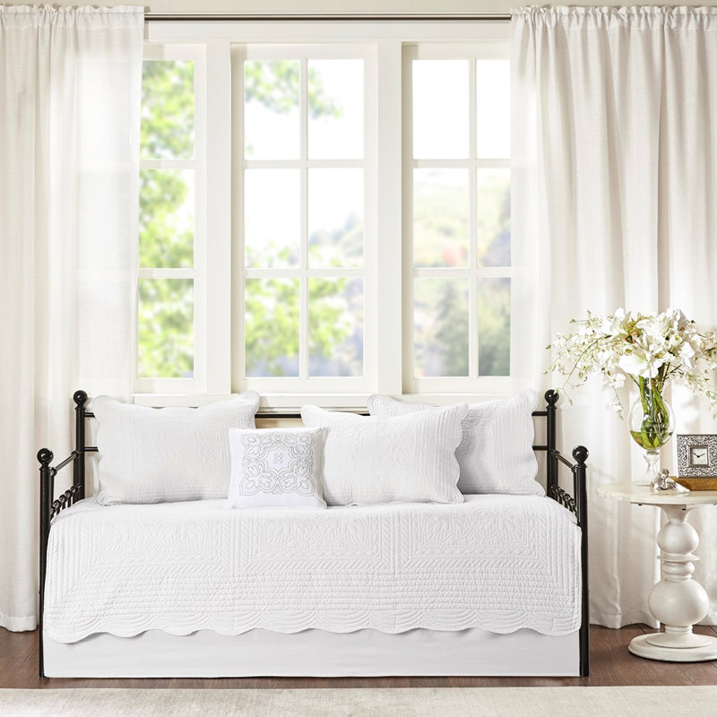 Housse de lit de jour - Ensemble de 6 pièces blanc à bord festonné réversible, pour une soirée de rêve, taille simple, comprend une housse, des taies d'oreiller et un oreiller rembourré en coton confortable et décoratif.