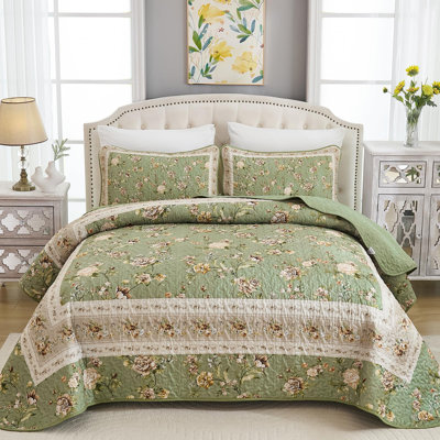 3-Piece Antique Rose Floral Quilt Set Lightweight Soft Microfiber Coverlet with Pillowcases for All Seasons
