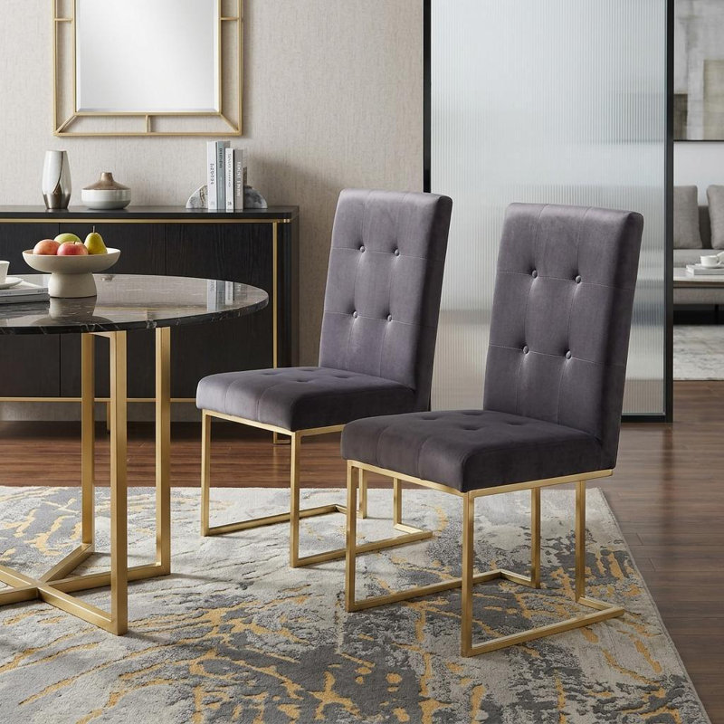 Ensemble de deux chaises d'appoint de salle à manger capitonnées en tissu gris et or