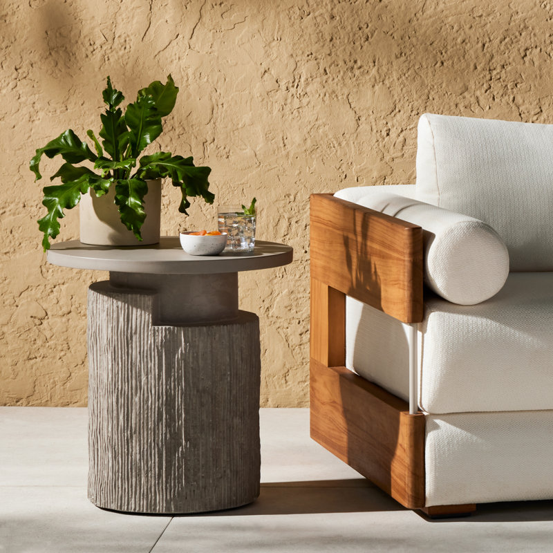 Huron Outdoor Round, 20" W x 20" L x 21" H
