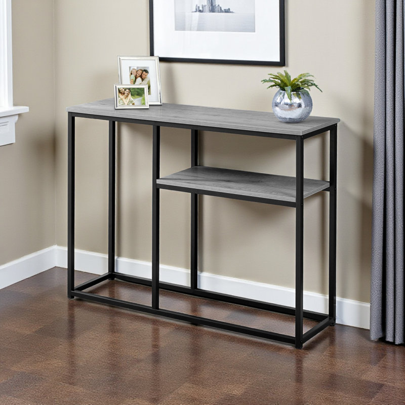 Table d'appoint Auroris à finition en bois gris avec pieds en métal noir, H 31,83 po x l 41,88 po x P 11,78 po