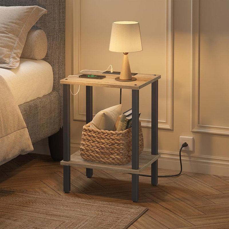 Table de bout avec station de charge, petite table d'appoint avec prises de courant, table de chevet à 2 niveaux avec tablette de rangement pour le salon, la chambre à coucher et les petits espaces, finition grège