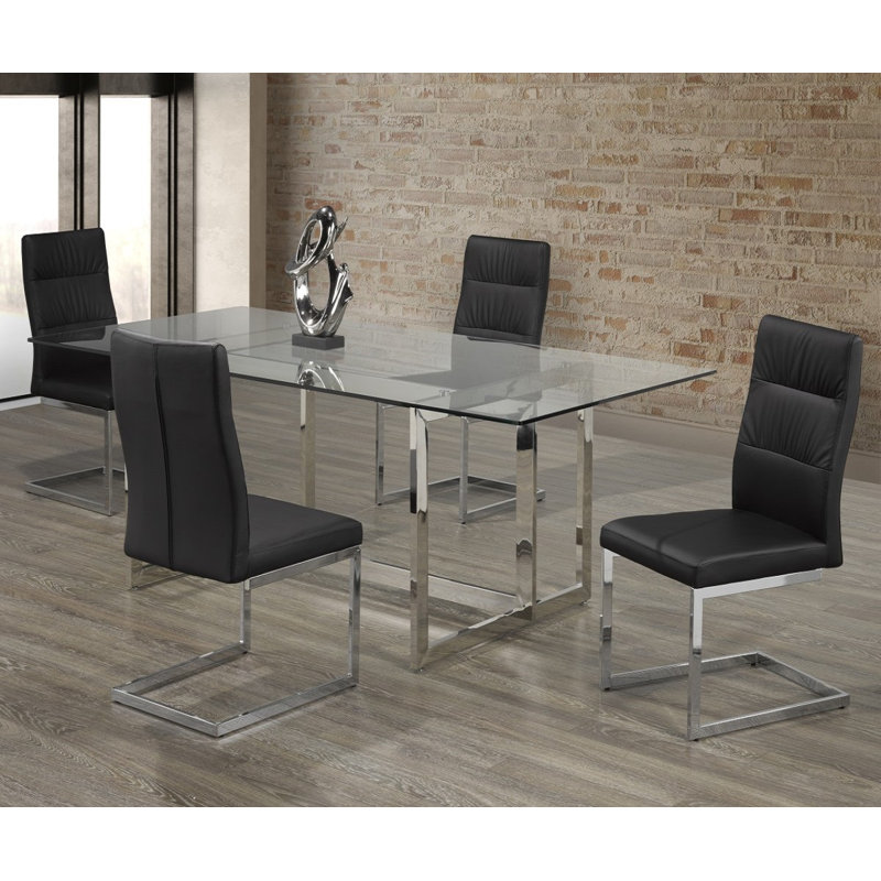 Ensemble repas pour quatre personnes, Noir
