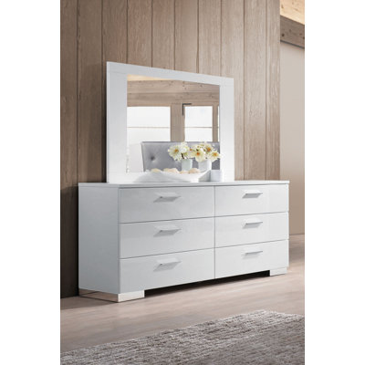 Commode, blanc et pieds chromés