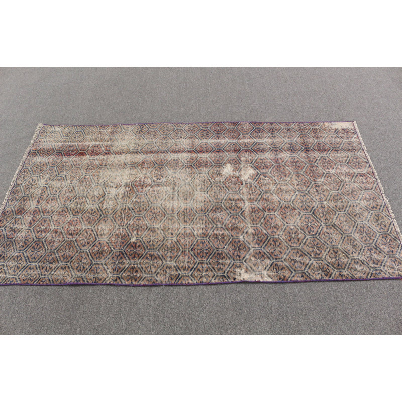 Le tapis turc tissé à la main ajoute un charme rétro à votre salon ou à votre espace extérieur
