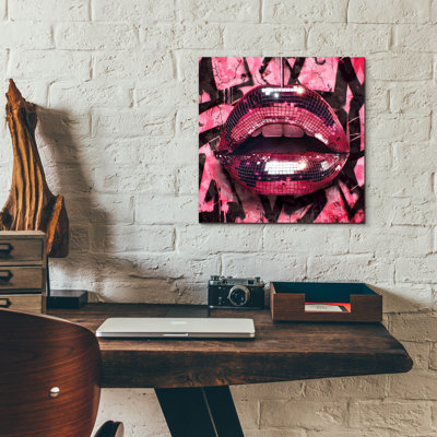 «Disco Kiss» par Svetlana Aleynikova, art mural en verre acrylique