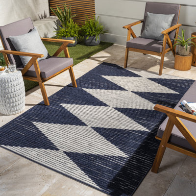 Tapis intérieur / extérieur bleu marine en polypropylène tissé à la machine Bremen
