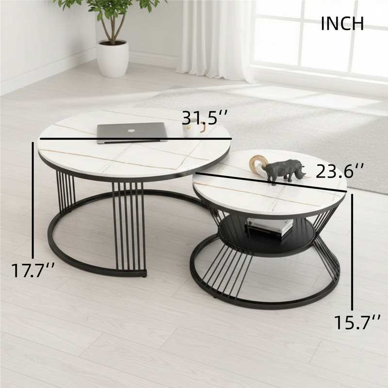 Ensemble de tables basses avec structure en métal robuste, pouvant servir à la fois de table de chevet et de table basse pour une utilisation flexible dans divers espaces.