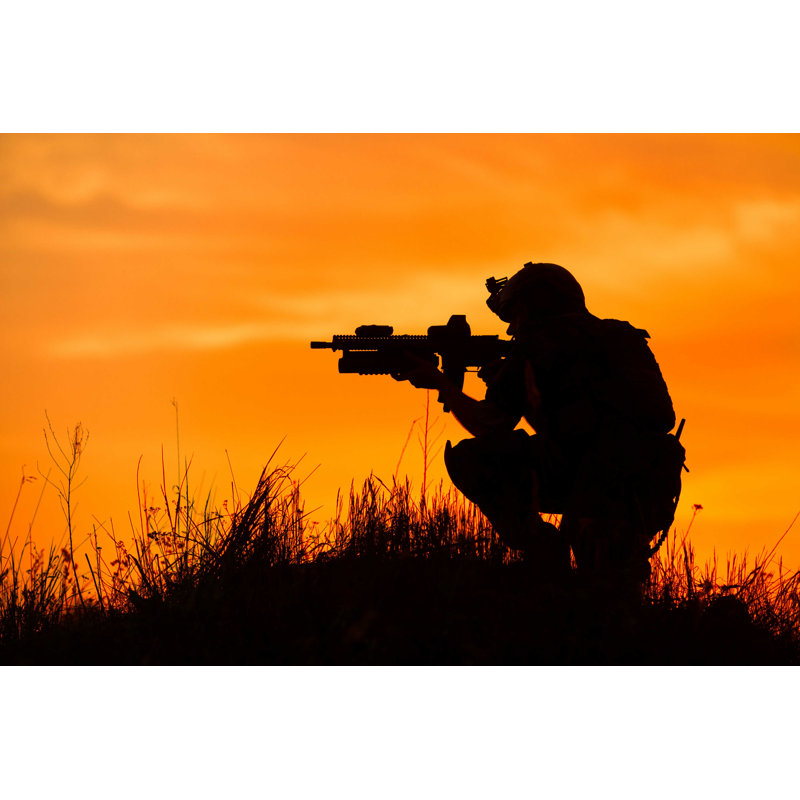 Soldat militaire au coucher du soleil - Photographie sur toile tendue, L 12 po x H 8 po