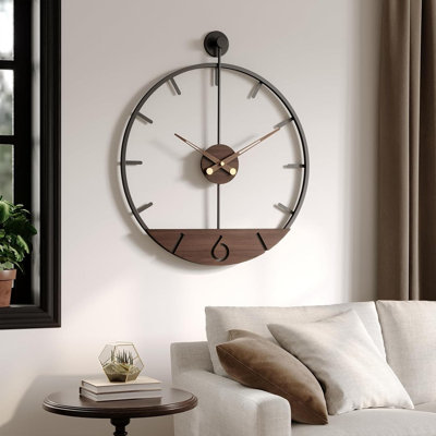Grande horloge murale de 30 pouces de style campagne moderne avec cadran en bois de noyer et cadre en métal noir, horloge silencieuse à piles pour le salon, la cuisine, la chambre à coucher et le bureau