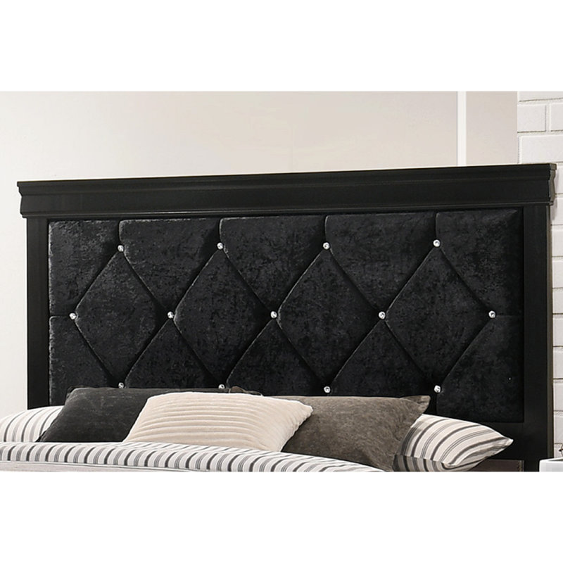 Très grand lit noir avec tête de lit tapissier et magnifique capitonnage à boutons, panneau de finition en bois avec finition capitonnée