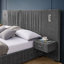 Lit plateforme tapissier avec tête de lit et table de chevet assortie-2112578655-2112578652