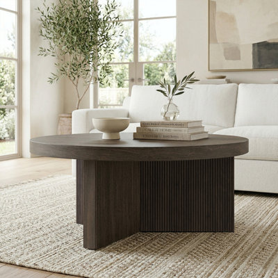 Table basse de 36 po de largeur avec base cannelée - Centre de table scandinave en bois aggloméré brun aulne | Holm
