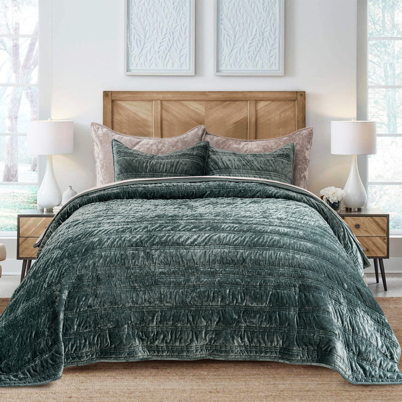 Ruched Crushed Velvet Quilt Set, Queen Quilt  + 2 Queen Shams, Dark Green