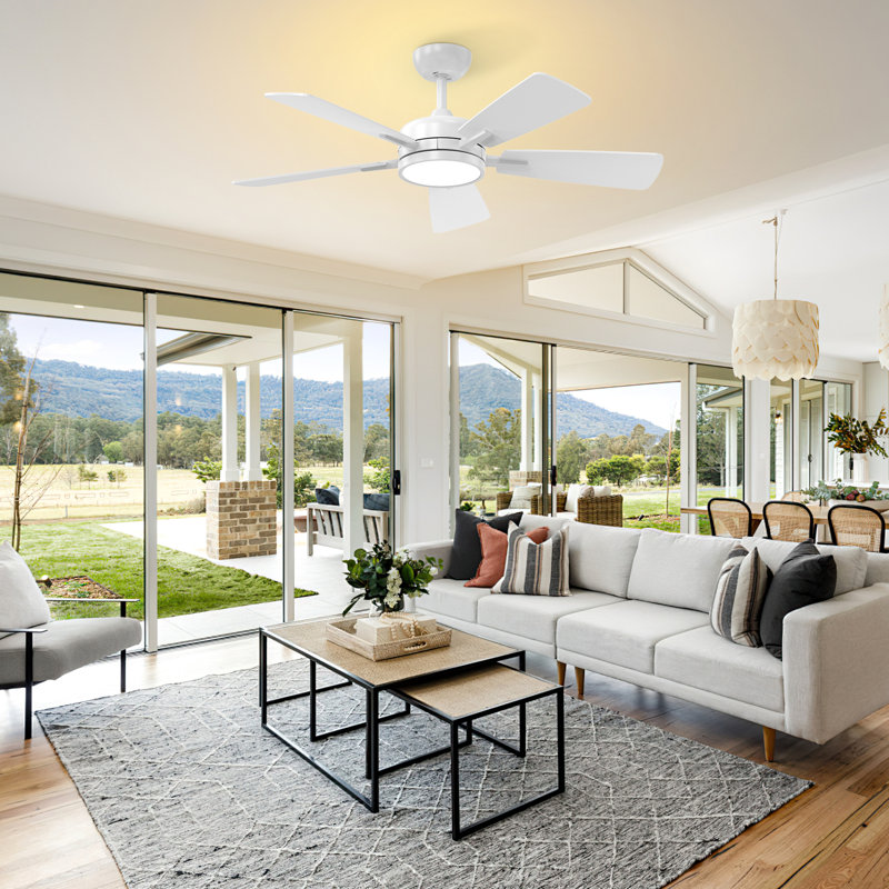 Ventilateur de plafond de 46 pouces avec lumière et télécommande à intensité variable Ayan, Blanc avec pales chêne / blanches