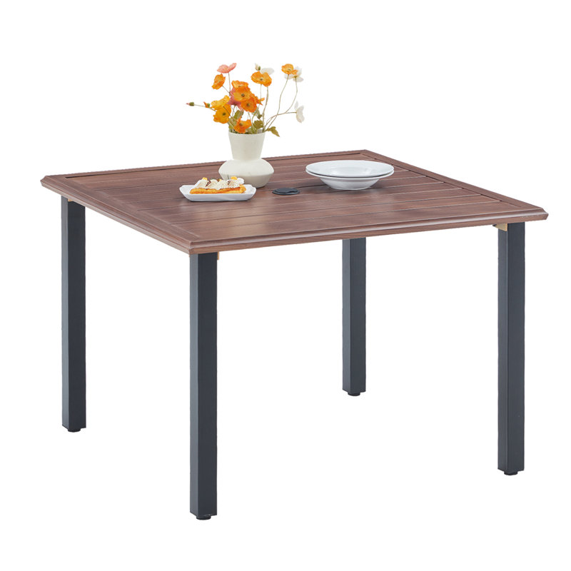 Table de salle à manger d'extérieur carrée L 37,8 po x l 37,8 po Hashim, Noyer