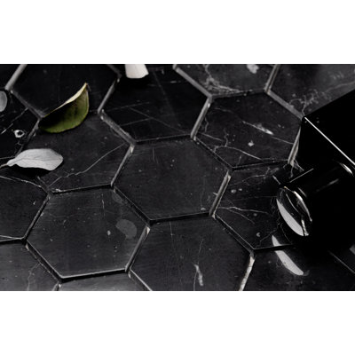 Carreau de mosaïque en nid d'abeille pour mur et plancher 2 po x 2 po Nero Marquina