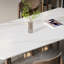 Élégante table en bois de frêne blanc avec chaise-103409486