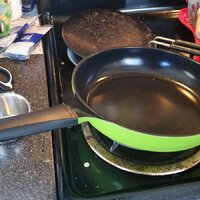 Chat with Vera: Ozeri Green Earth Smooth Ceramic Nonstick Frying Pan,  100-Percent PTFE and PFOA Free by Ozeri (8 Size)