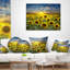 Coussin floral sur le terrain de fleurs-29457166-29457162
