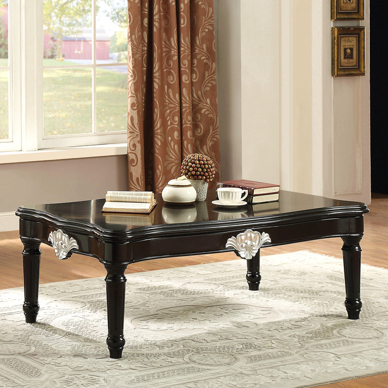 Table basse noire avec pieds tournés