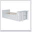 Lit plateforme simple en bois avec bureau et tablette de rangement à l'extrémité du lit-218531240