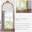 Miroirs pleine grandeur en bois manufacturé arqué-129932032