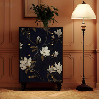 Commode vintage en bois massif avec motifs floraux