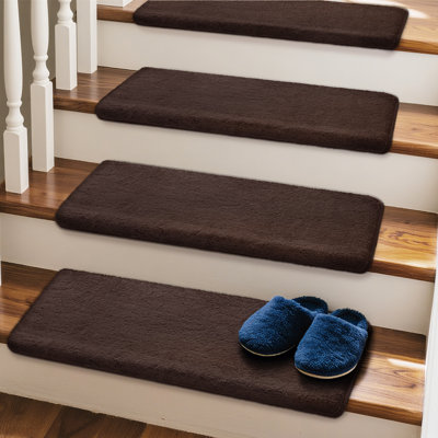 Tapis moelleux pour marches d'escalier 9,5 po x 30 po x 1,2 po brun foncé