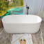 Baignoire autoportante 67 po x 29,5 po à surface solide blanc mat