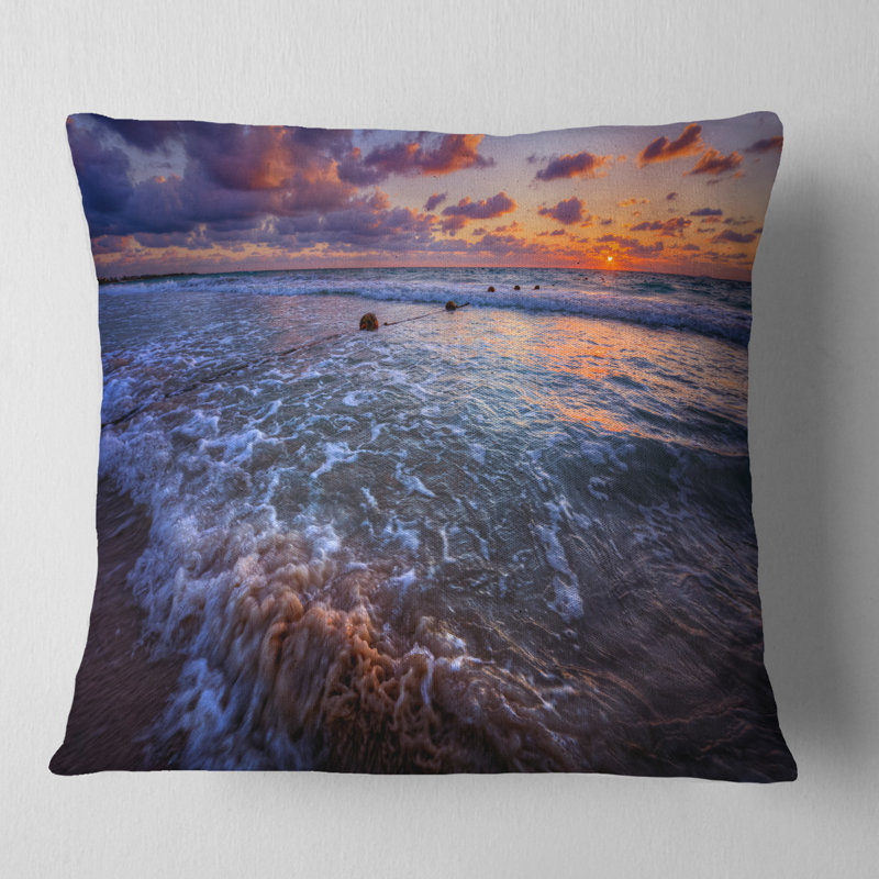 Coussin Cloudy Sky and Stormy Waves - Sea & Shore, 18 po x 18 po, Coussin décoratif