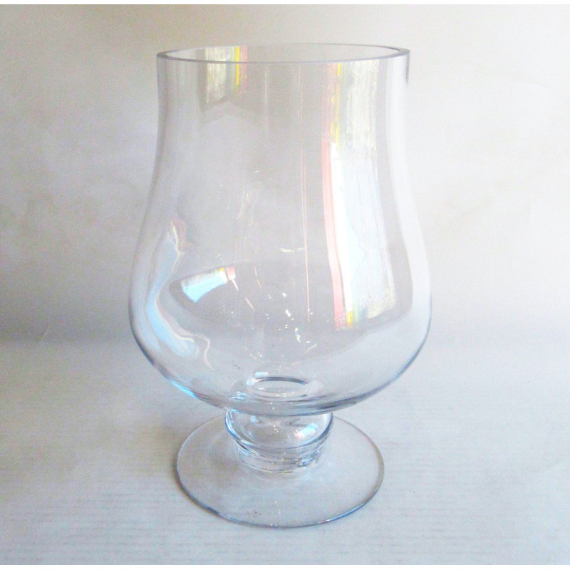 Vase en verre en forme de piédestal, H 9 po x l 7,10 po x P 7,10 po