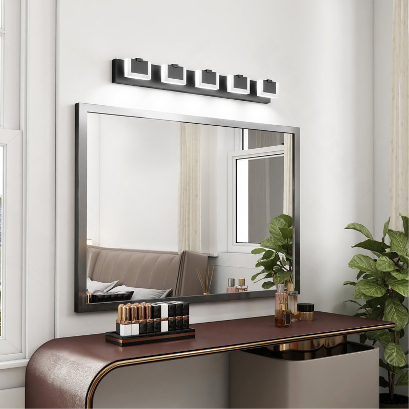 Luminaire de salle de bain noir à 5 lumières avec luminaires de salle de bain noir à DEL, H 4,3 po x l 37,8 po x P 4,7 po