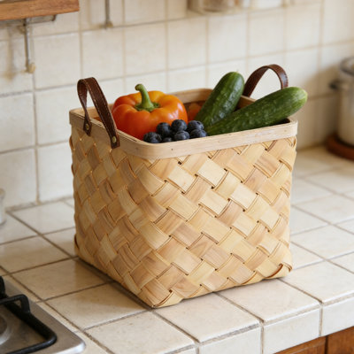 1 panier de cuisine en rotin de style bohémien avec poignée, gingembre, ail, pomme de terre et autres articles de cuisine