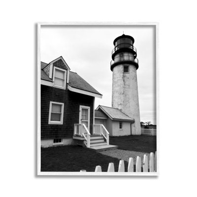 Phare côtier avec clôture, estampe numérique de GraffiTee Studios