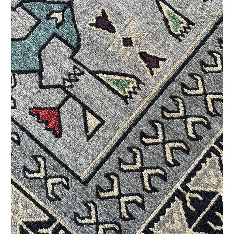 GRAY HAWK, Rectangle 8' x 10'