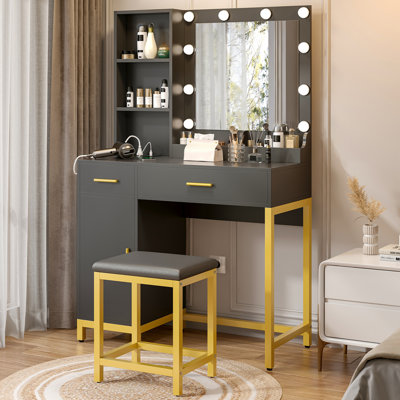 Vonni Vanity