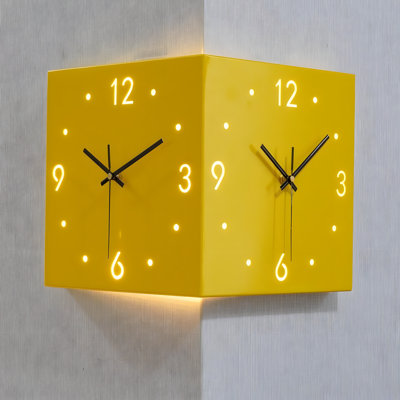 Horloge d'angle Yulita