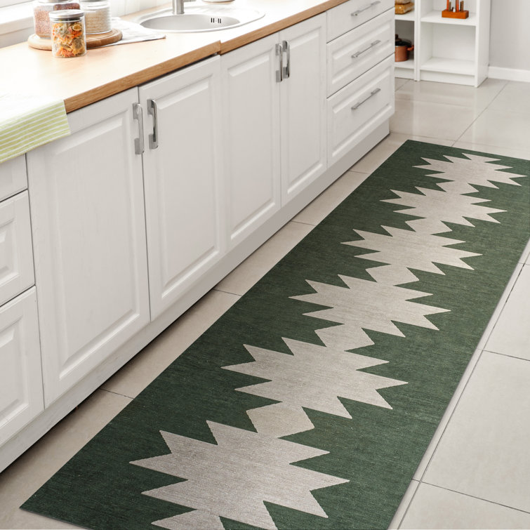 Tapis vert foncé / gris clair lavable à la machine à motif géométrique Katriel Minimalist