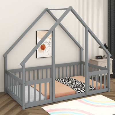 Lit de plancher en forme de maison en bois Amarionna avec clôture, garde-corps