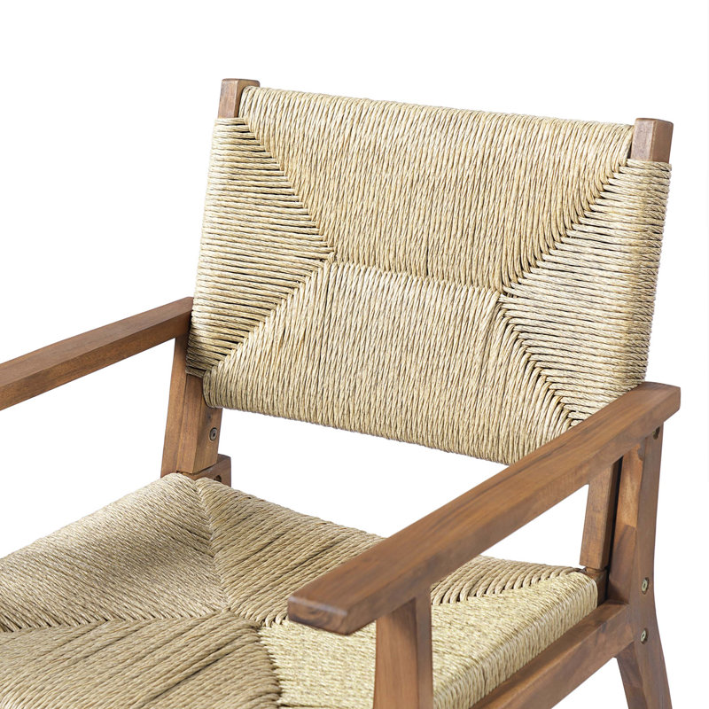 Chaise de salle à manger d'extérieur durable avec structure en bois d'acacia et siège en osier tissé à la main pour un confort de patio résistant aux intempéries et une utilisation élégante dans le jardin.