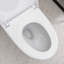 Toilette une pièce avec hauteur de confort et siège à fermeture douce, toilette à double chasse puissante 1 / 1,6 GPF, toilette standard pour la salle de bain, surface en vitrocéramique à nano-vitrage, pleine jupe