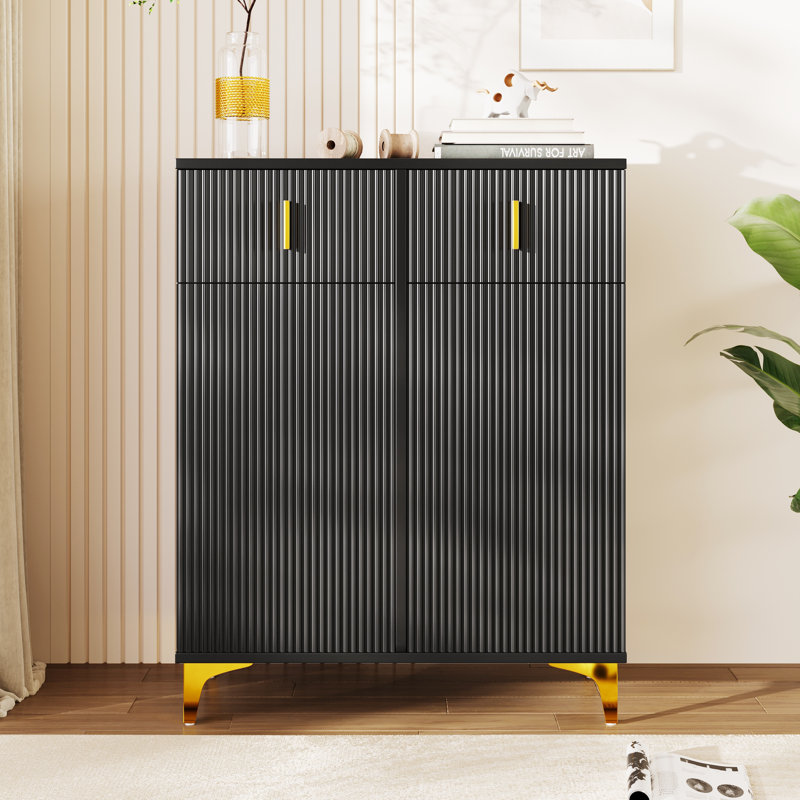 Élégant buffet / armoire à chaussures avec panneaux structurés, tablettes réglables et décorations plaquées or, avec tiroirs