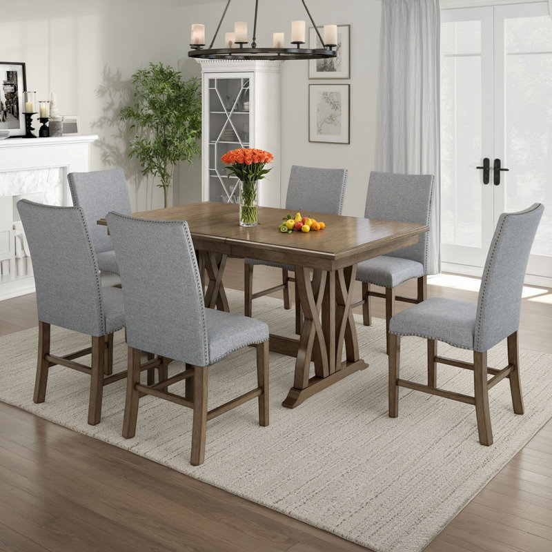 Ensemble de table de salle à manger Mid-Century en bois massif 7 pièces avec une table de cuisine extensible avec des feuilles de 12 pouces et des chaises rembourrées avec des coussins gris dans une finition brun doré, 6 places assises.