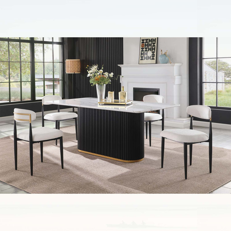 Table de salle à manger rectangulaire de 175 cm (69 pouces) en faux marbre avec piètement en métal noir ondulé et bordure dorée, pour 4 à 6 personnes, idéale pour une cuisine ou une salle à manger élégante.