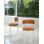 Chaises en simili cuir de certaines personnes